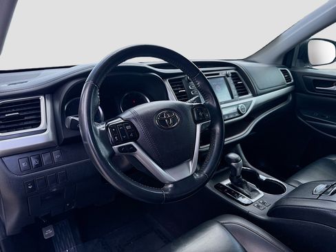 Used 2019 Toyota Highlander XLE image 9