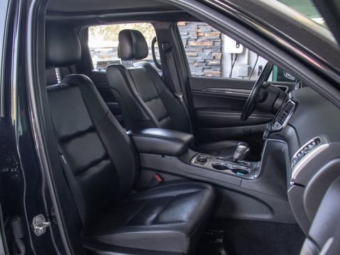 Used 2022 Jeep Grand Cherokee Limited image 19