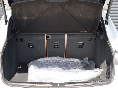 New 2026 Porsche Macan image 24