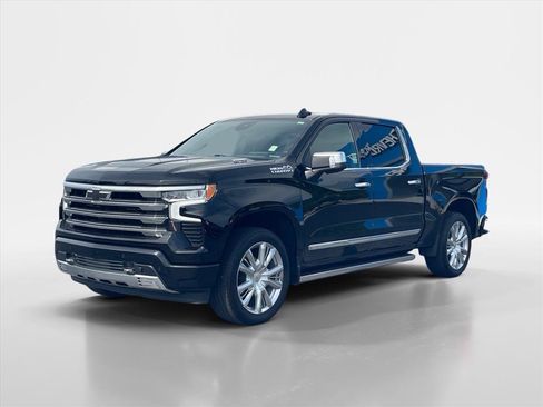 Used 2025 Chevrolet Silverado 1500 High Country AWD/4WD image 3