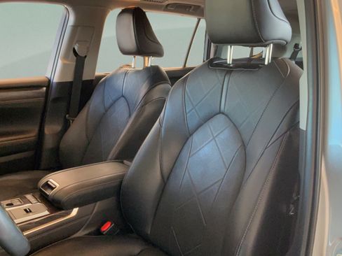 Used 2022 Toyota Highlander Platinum FWD image 22