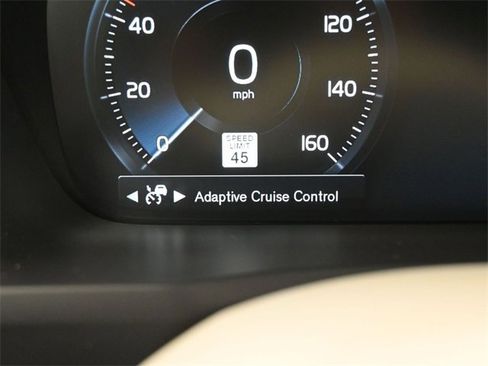 Used 2022 Volvo XC90 T6 Momentum w/ Advanced Package image 29