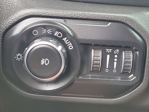 Certified 2019 Jeep Wrangler Unlimited Sahara AWD/4WD image 30