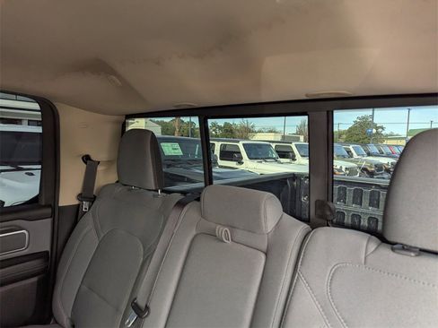 Used 2019 RAM 1500 Big Horn image 29