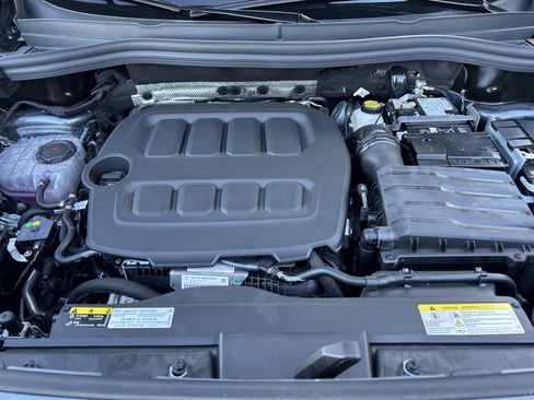 New 2026 Volkswagen Tiguan SE R-Line FWD image 34