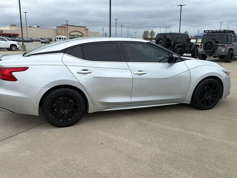 Used 2018 Nissan Maxima Platinum FWD image 18
