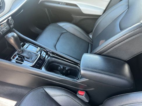 Used 2025 Jeep Compass Limited image 41