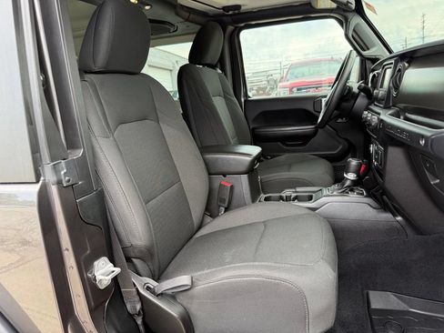 Used 2019 Jeep Wrangler Sport AWD/4WD image 25