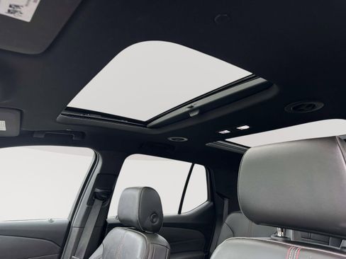 Certified 2023 Chevrolet Traverse RS image 8