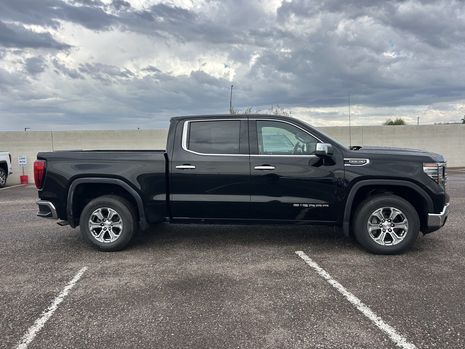 Used 2025 GMC Sierra 1500 SLT RWD image 6