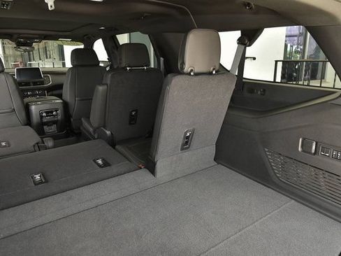 Used 2024 Chevrolet Suburban High Country AWD/4WD image 20