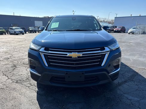 Used 2023 Chevrolet Traverse LT image 2