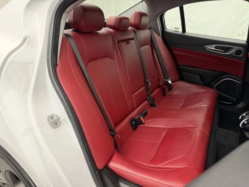 Used 2018 Alfa Romeo Giulia AWD image 32