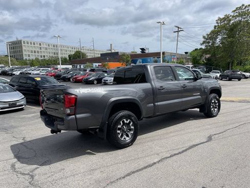 Used 2018 Toyota Tacoma TRD Off-Road w/ Technology Package AWD/4WD image 8