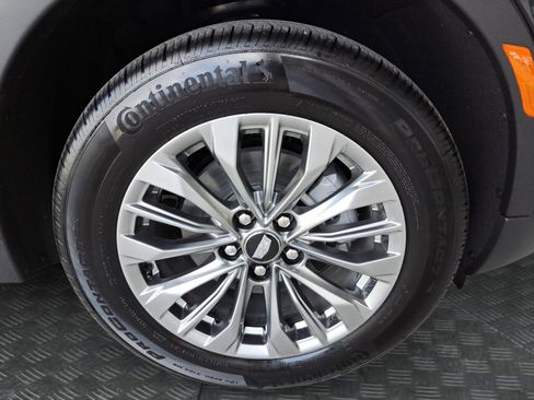 Certified 2025 Cadillac XT4 Premium Luxury image 17