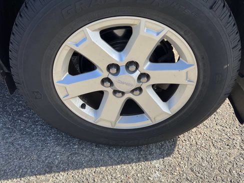 Used 2015 GMC Acadia SLE image 10