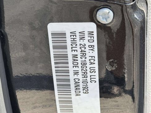 Used 2024 Chrysler Pacifica Touring-L FWD image 32