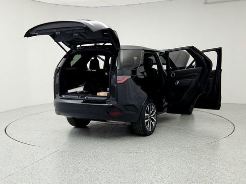 Certified 2024 Land Rover Discovery Dynamic SE image 11