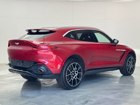 Used 2021 Aston Martin DBX image 3
