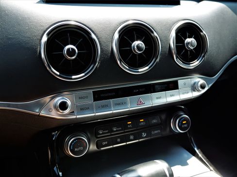 Used 2020 Kia Stinger GT1 image 27