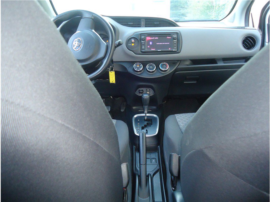 Used 2015 Toyota Yaris L FWD image 17