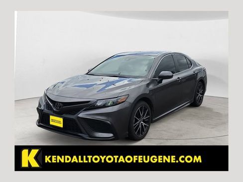 Used 2021 Toyota Camry SE FWD image 1