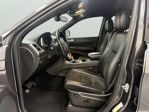 Used 2020 Jeep Grand Cherokee Altitude RWD image 11