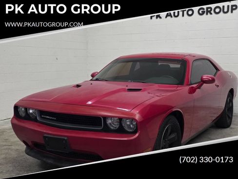 Used 2012 Dodge Challenger SXT RWD image 1