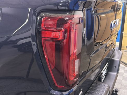 Used 2023 GMC Sierra 1500 AT4 w/ AT4 Premium Package AWD/4WD image 17
