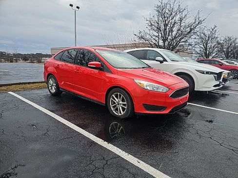 Used 2016 Ford Focus SE image 1
