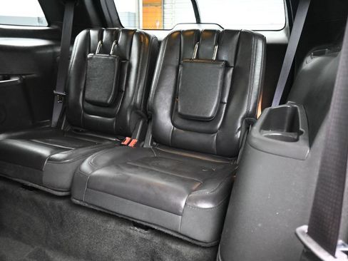 Used 2014 Ford Explorer XLT w/ Equipment Group 202A AWD/4WD image 32
