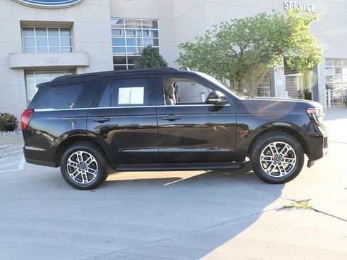 Used 2025 Ford Expedition Active AWD/4WD image 7
