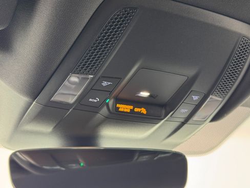 Used 2021 Porsche Taycan image 33