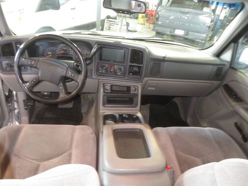 Used 2004 Chevrolet Suburban LS w/ Preferred Equipment Group AWD/4WD image 38
