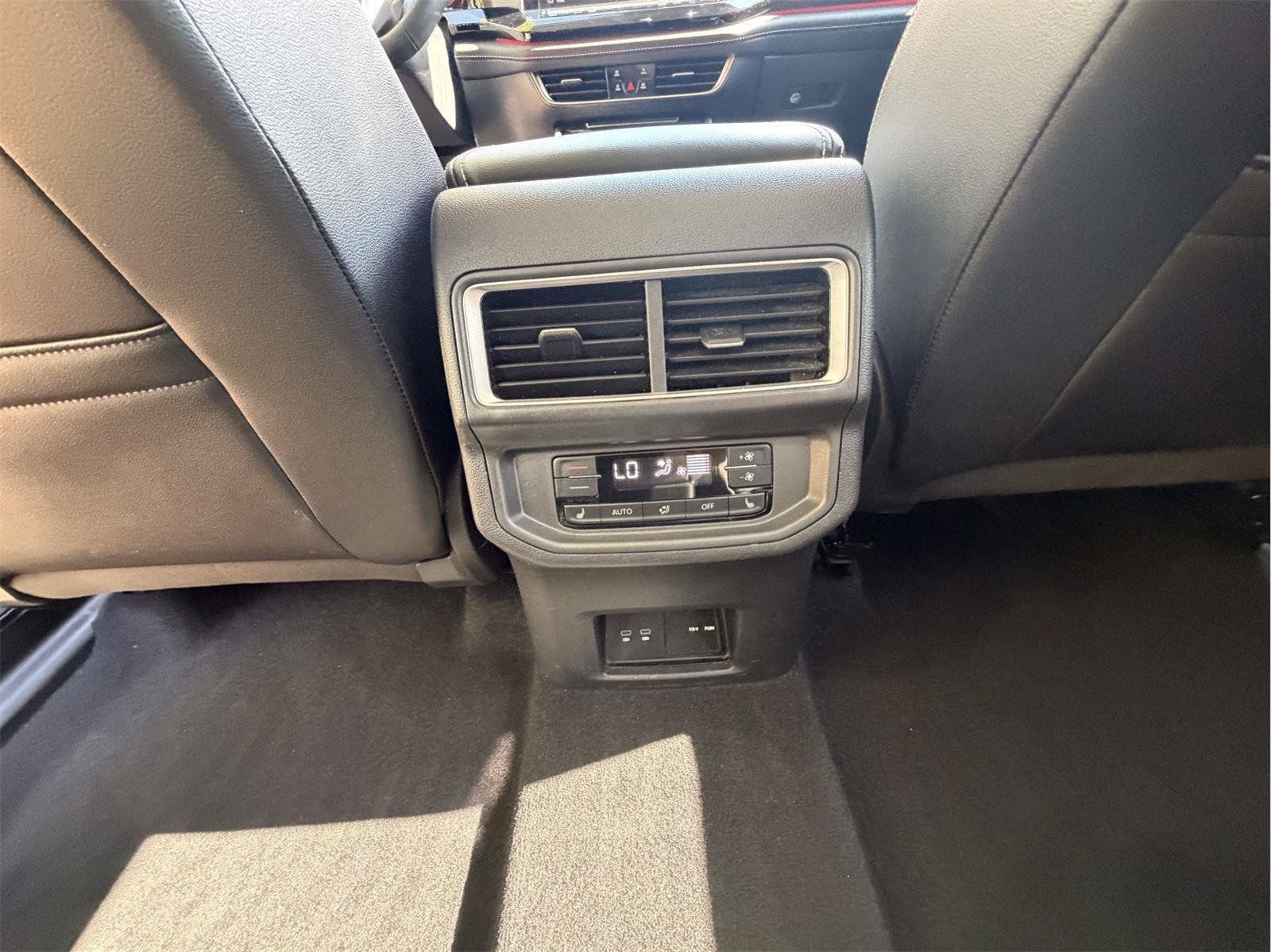 Used 2024 Volkswagen Atlas SEL AWD/4WD image 27