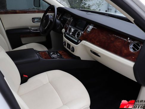 Used 2010 Rolls-Royce Ghost image 22