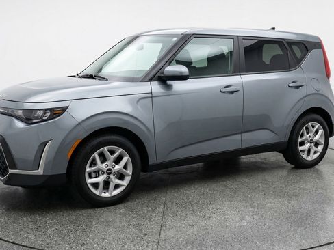 Used 2025 Kia Soul LX w/ LX Technology Package image 3