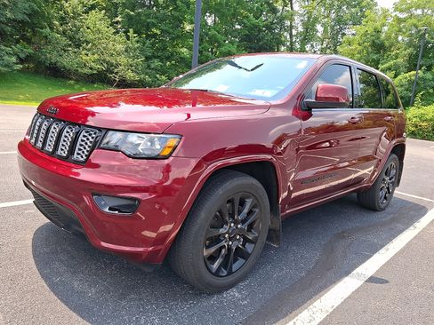 Used 2021 Jeep Grand Cherokee Laredo X AWD/4WD image 2