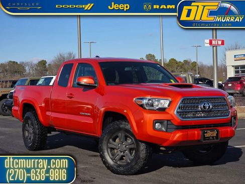 Used 2017 Toyota Tacoma SR5 image 1