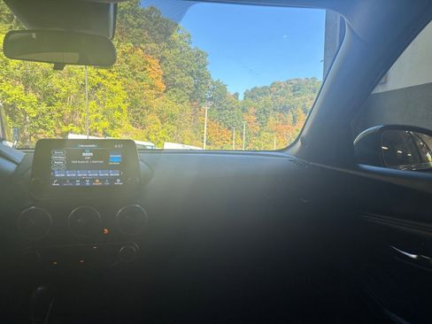 Used 2024 Nissan Sentra SV image 33