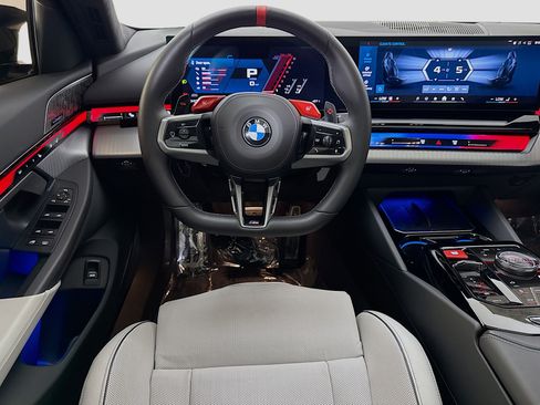 Used 2025 BMW M5 w/ Executive Package image 24