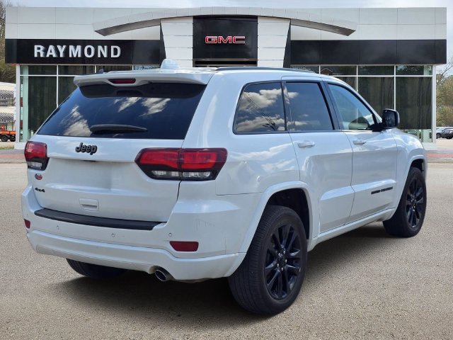 Used 2018 Jeep Grand Cherokee Altitude AWD/4WD image 3