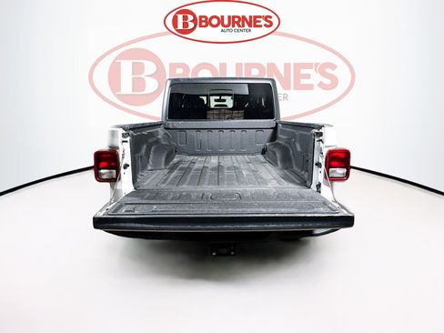 Used 2022 Jeep Gladiator Sport image 21