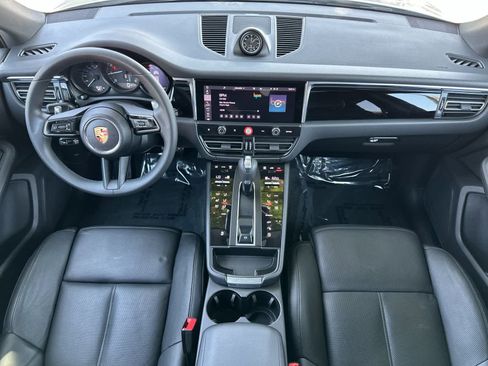 Certified 2025 Porsche Macan AWD/4WD image 6
