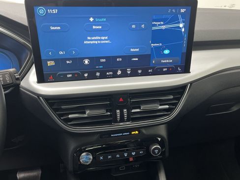 Certified 2024 Ford Escape Platinum w/ Premium Technology Package image 18