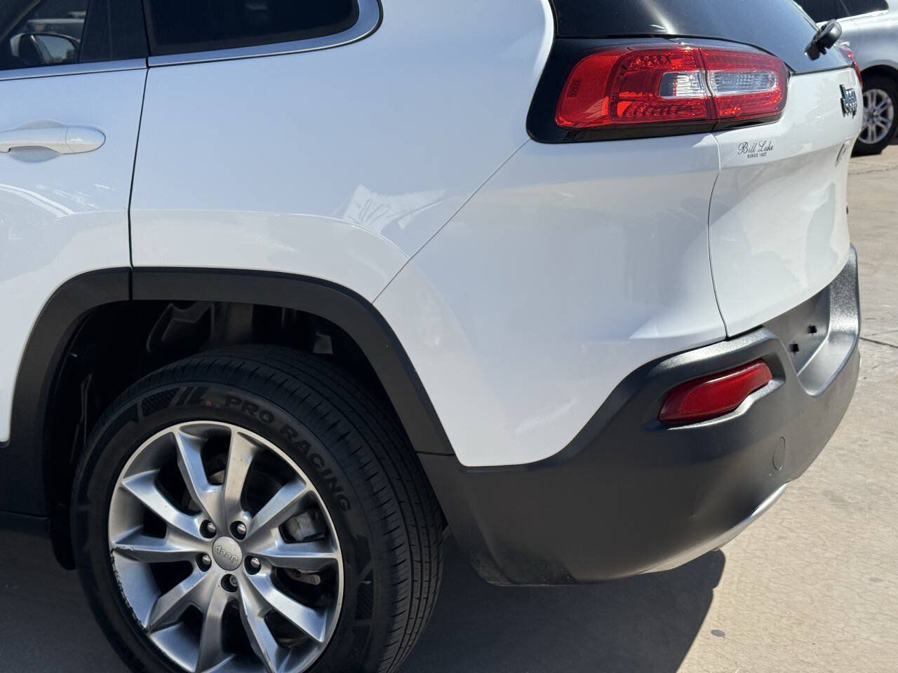 Used 2017 Jeep Cherokee Limited FWD image 10