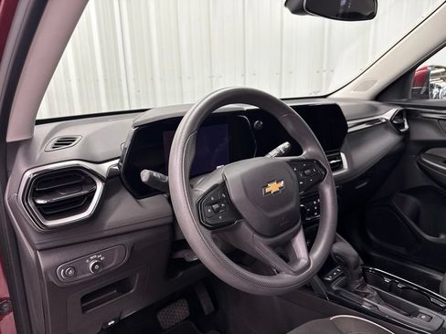 Used 2025 Chevrolet TrailBlazer LT FWD image 18