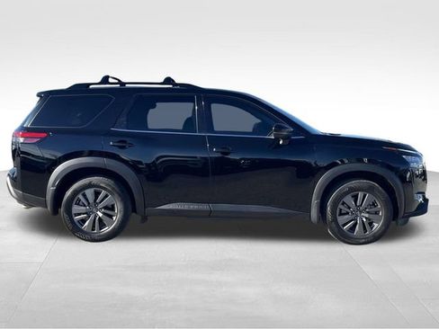 Used 2024 Nissan Pathfinder SV w/ SV Premium Package image 8