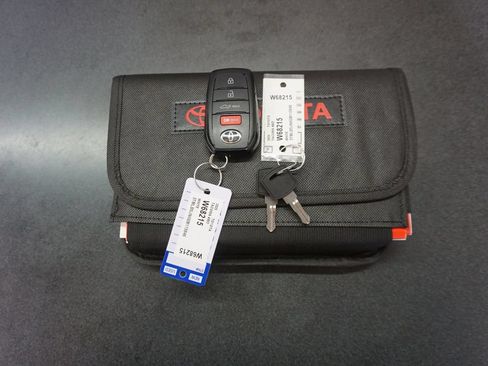 Used 2025 Toyota Tacoma TRD Sport AWD/4WD image 17