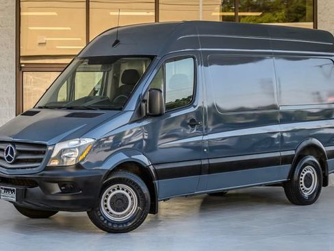 Used 2018 Mercedes-Benz Sprinter 2500 image 2